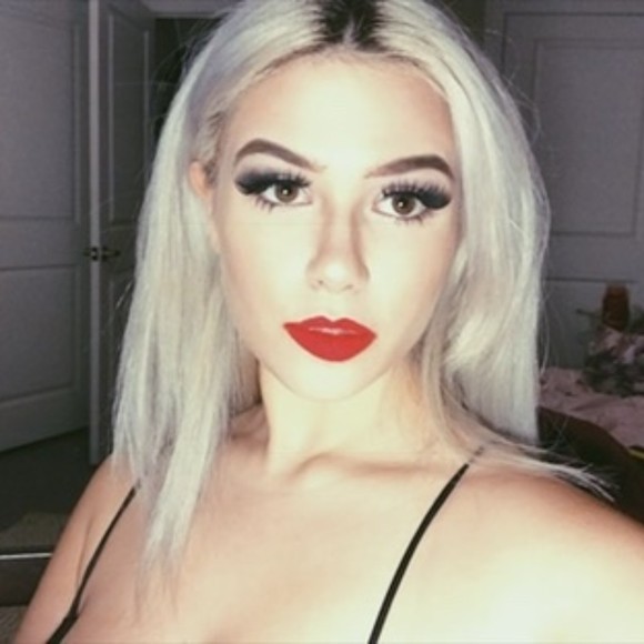 Meet your Posher, Elaina - Picture 1 of 1